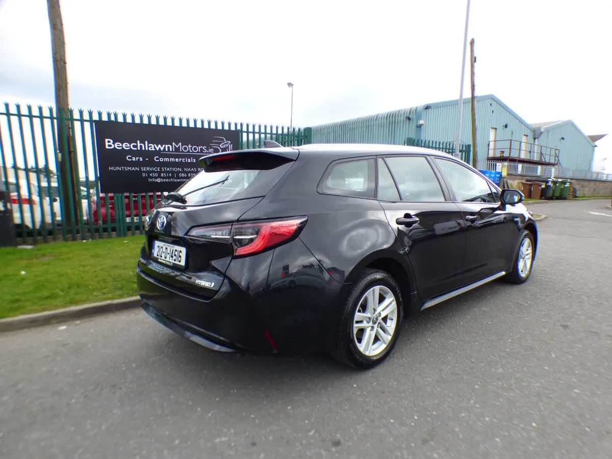 TOYOTA COROLLA 1.8 HYBRID LUNA AUTO ESTATE - Image 3