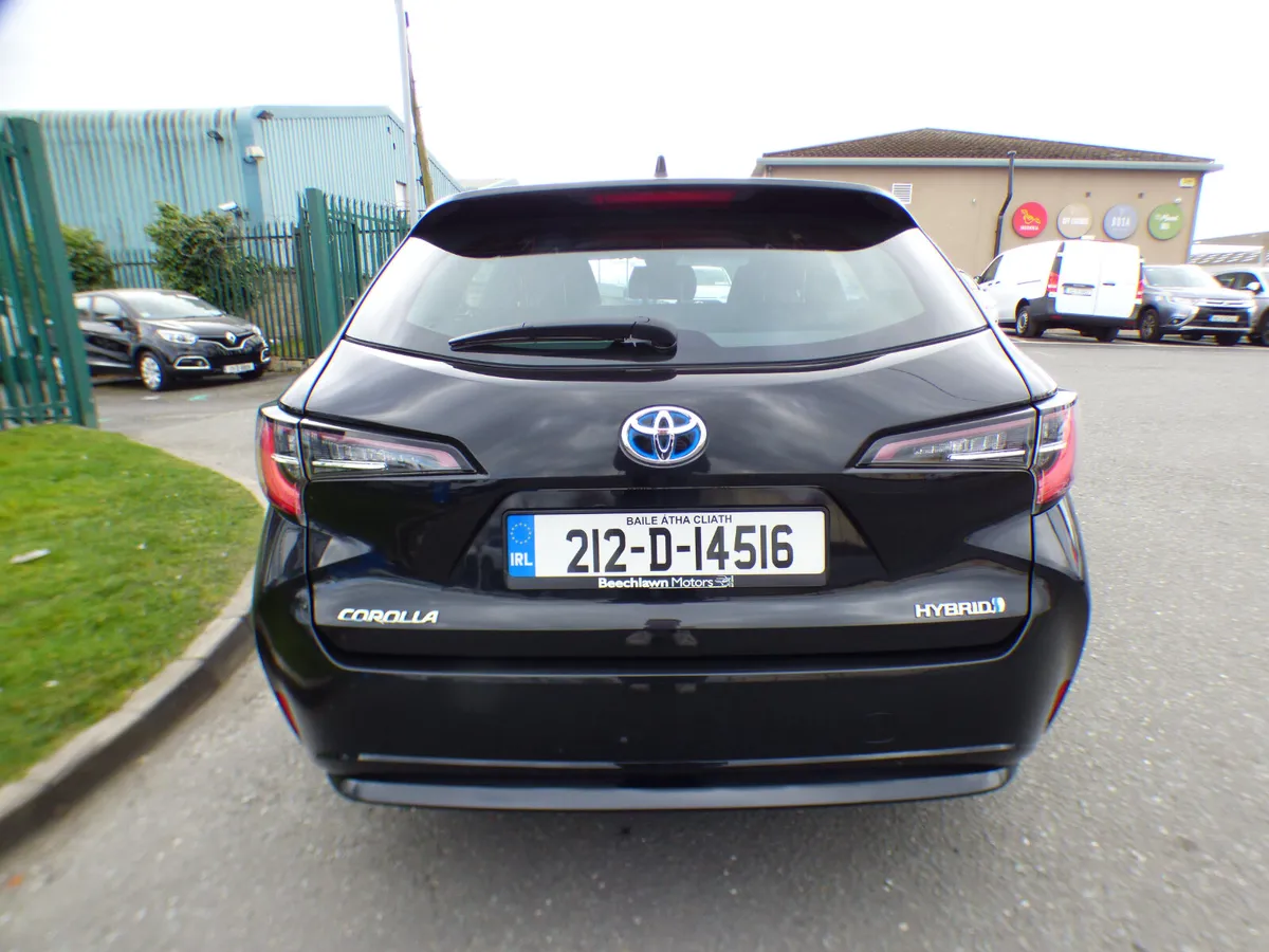 TOYOTA COROLLA 1.8 HYBRID LUNA AUTO ESTATE - Image 4