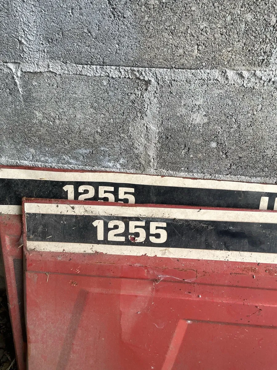 International 1255 side panels - Image 2