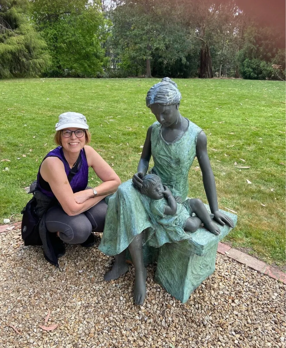 Bronze mother and child sculpture - Image 1