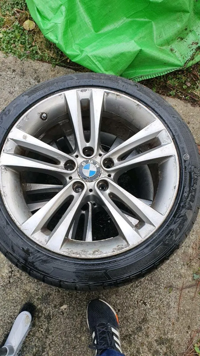 Tyres and alloys off BMW 3 Series - Image 3