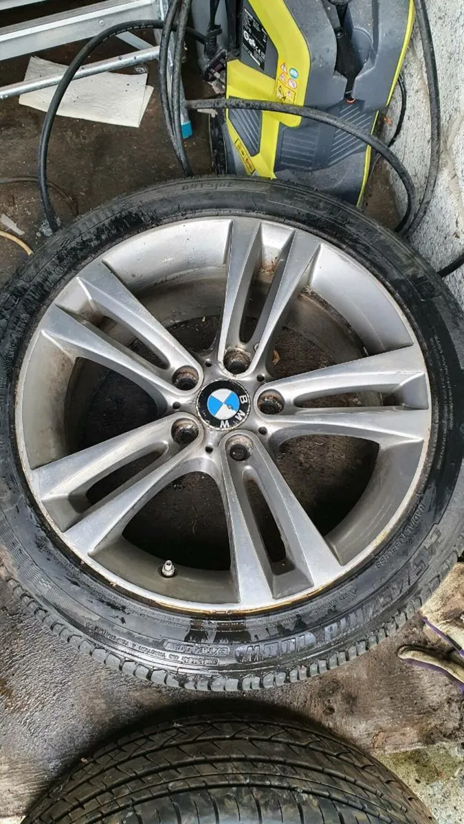 Tyres and alloys off BMW 3 Series - Image 2
