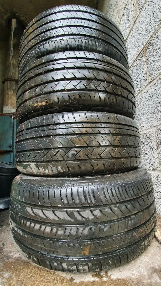 Tyres and alloys off BMW 3 Series - Image 1