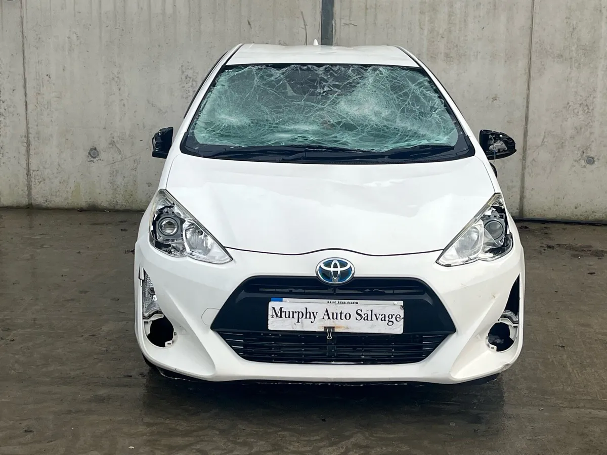 2016 Toyota Aqua for parts - Image 1