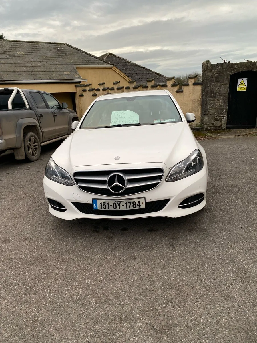 Mercedes Benz  2015 - Image 2