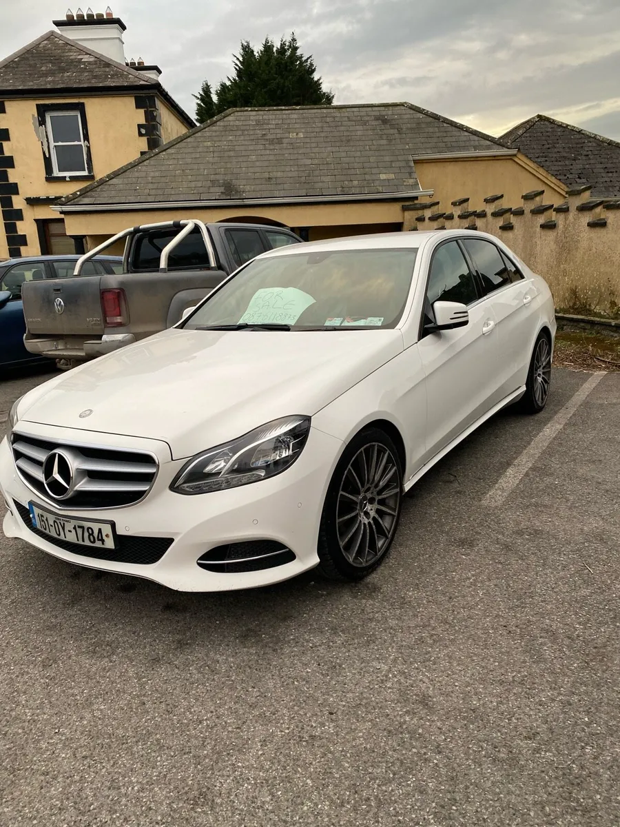 Mercedes Benz  2015 - Image 3