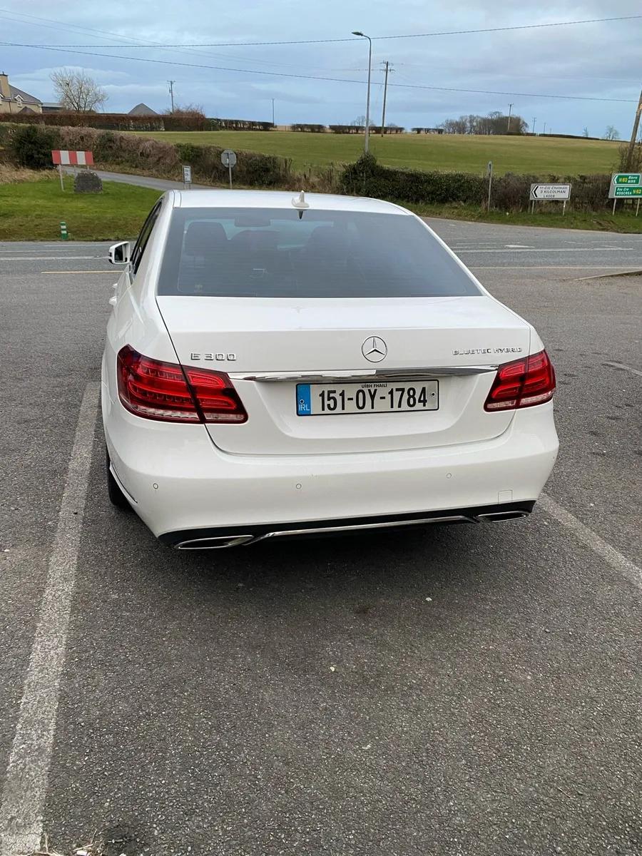Mercedes Benz  2015 - Image 4