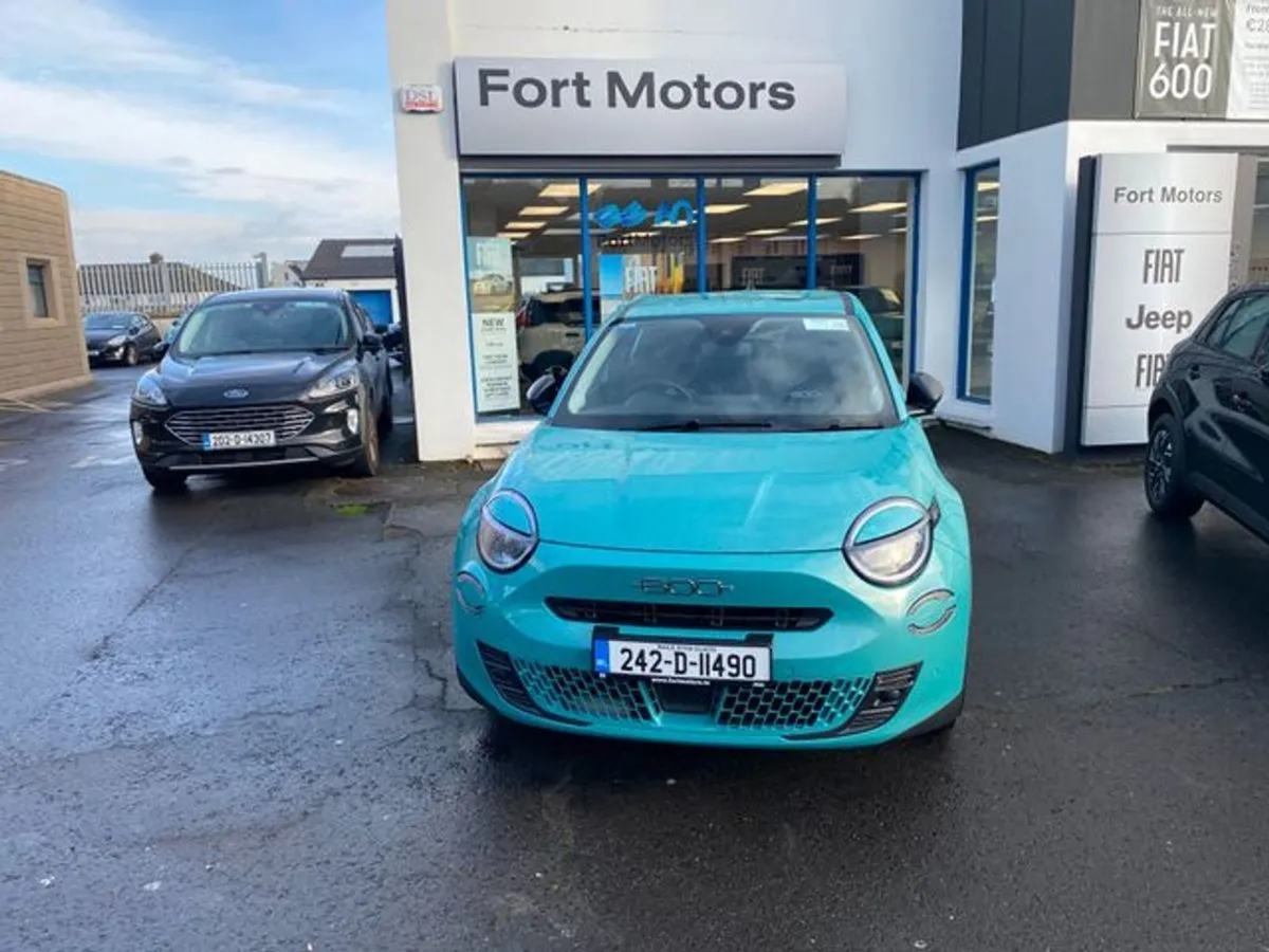 Fiat 600 Dolcevita 1.2 Hybrid Automatic - Image 4
