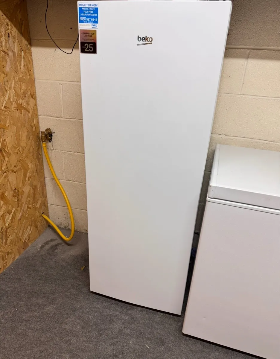Beko 3/4 height fridge