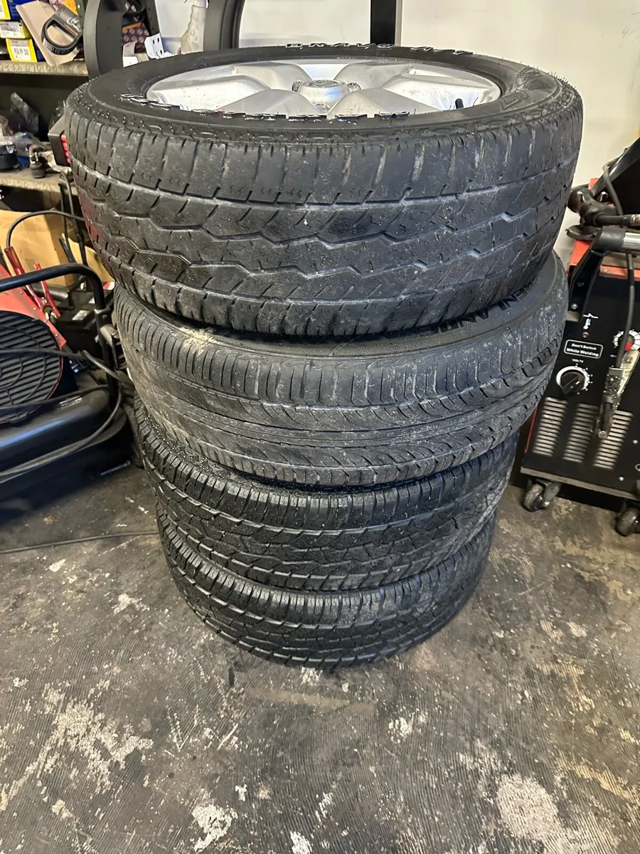 17” alloys with good tyres Nissan - Image 2