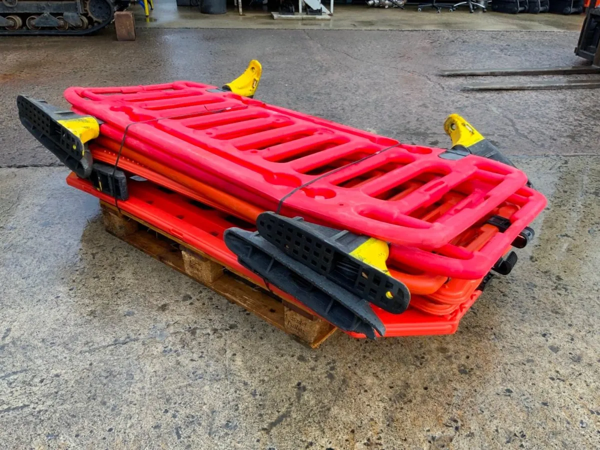 PEDESTRIAN PVC SAFETY BARRIERS.610. - Image 3