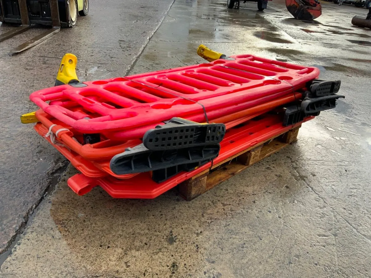 PEDESTRIAN PVC SAFETY BARRIERS.610. - Image 4