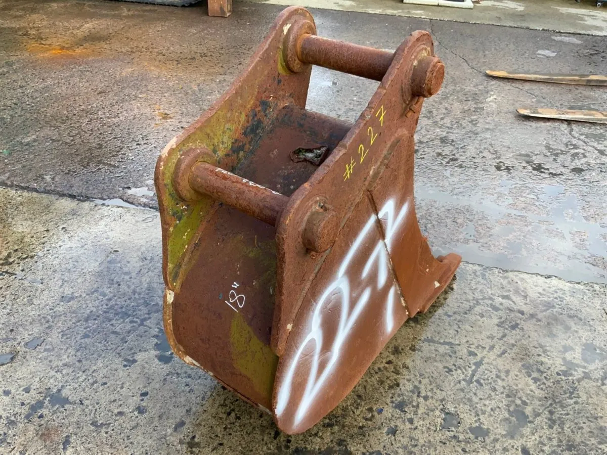 18" DIGGING BUCKET..........65mm PINS............ - Image 3