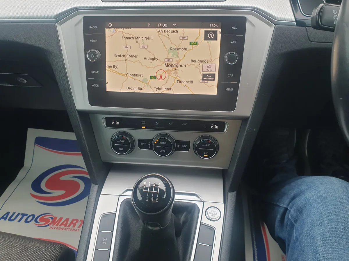 Volkswagen Passat 2019 - Image 2