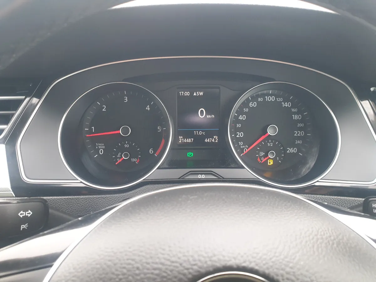 Volkswagen Passat 2019 - Image 3