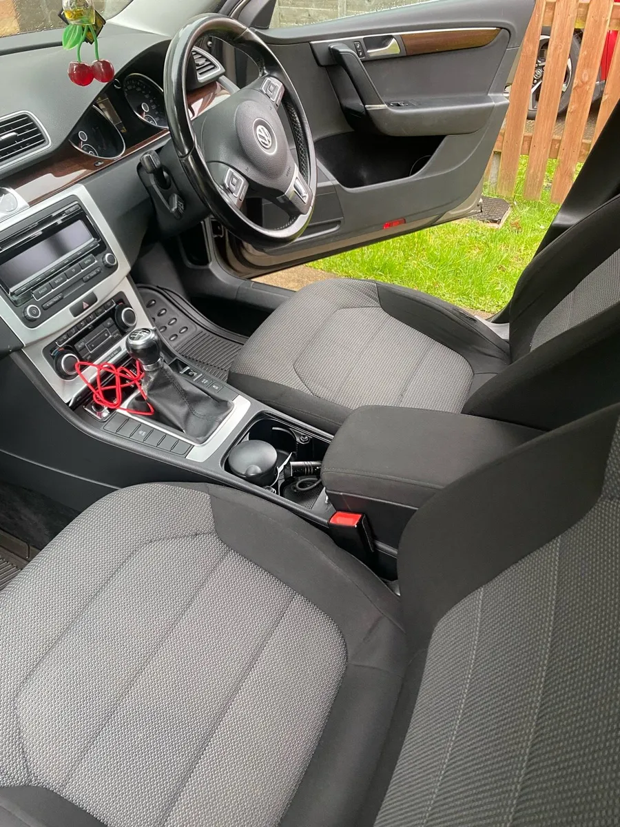 Volkswagen passat 2012 - Image 2