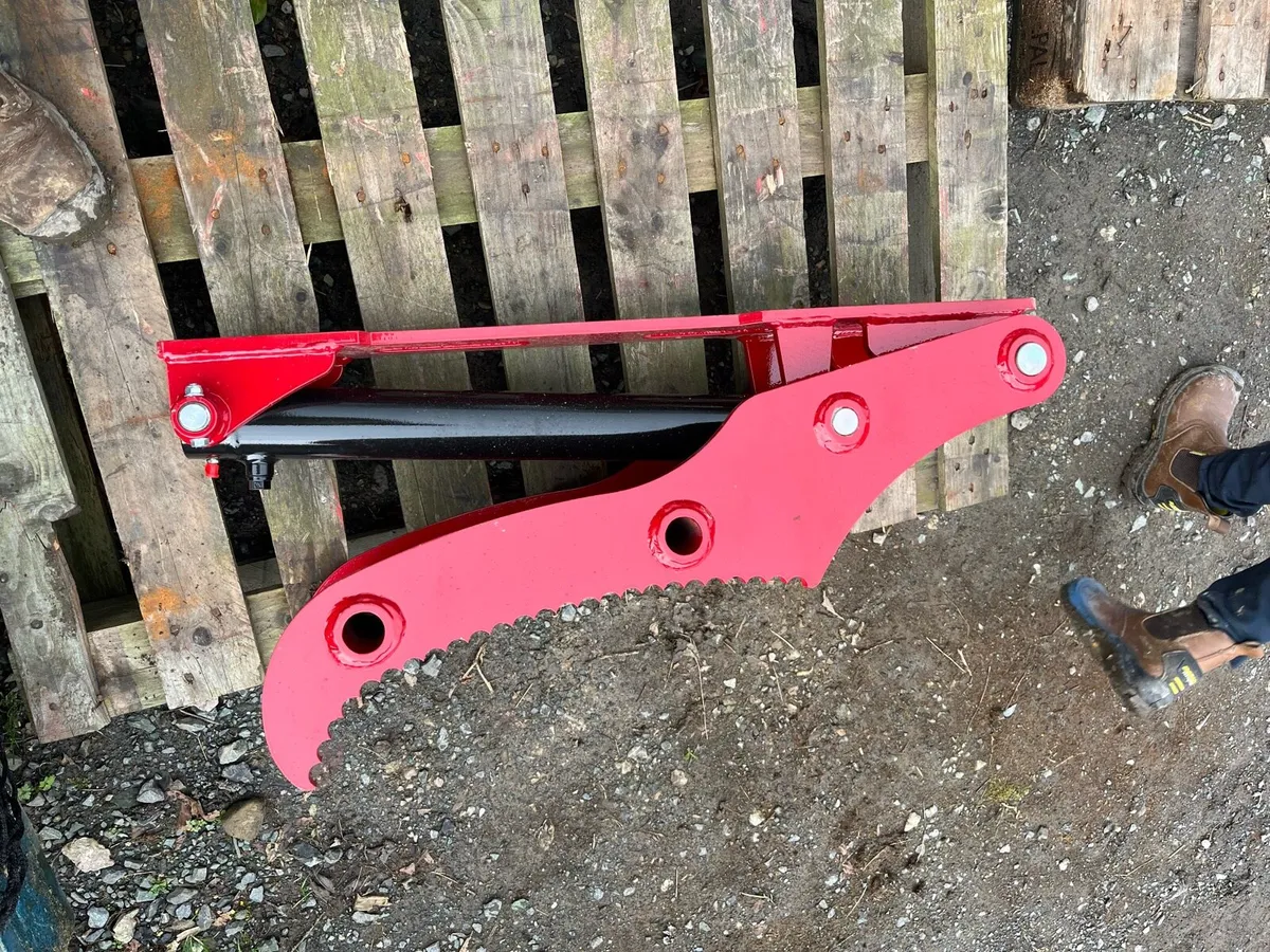 Hydraulic attachments to suit 2.5 - 3.8 ton - Image 4