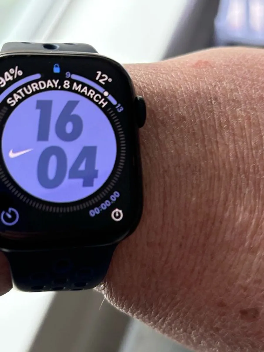 Apple Watch Nike Series 7 45mm Midnight Aluminium GPS - Image 1