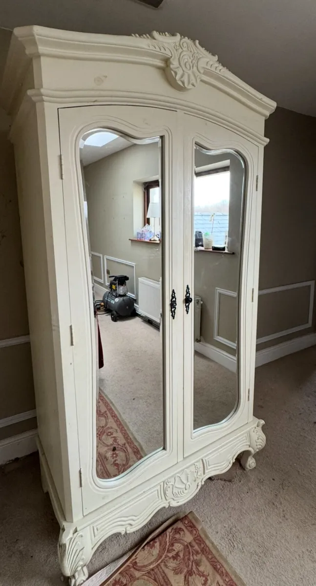 Wardrobe - Image 2