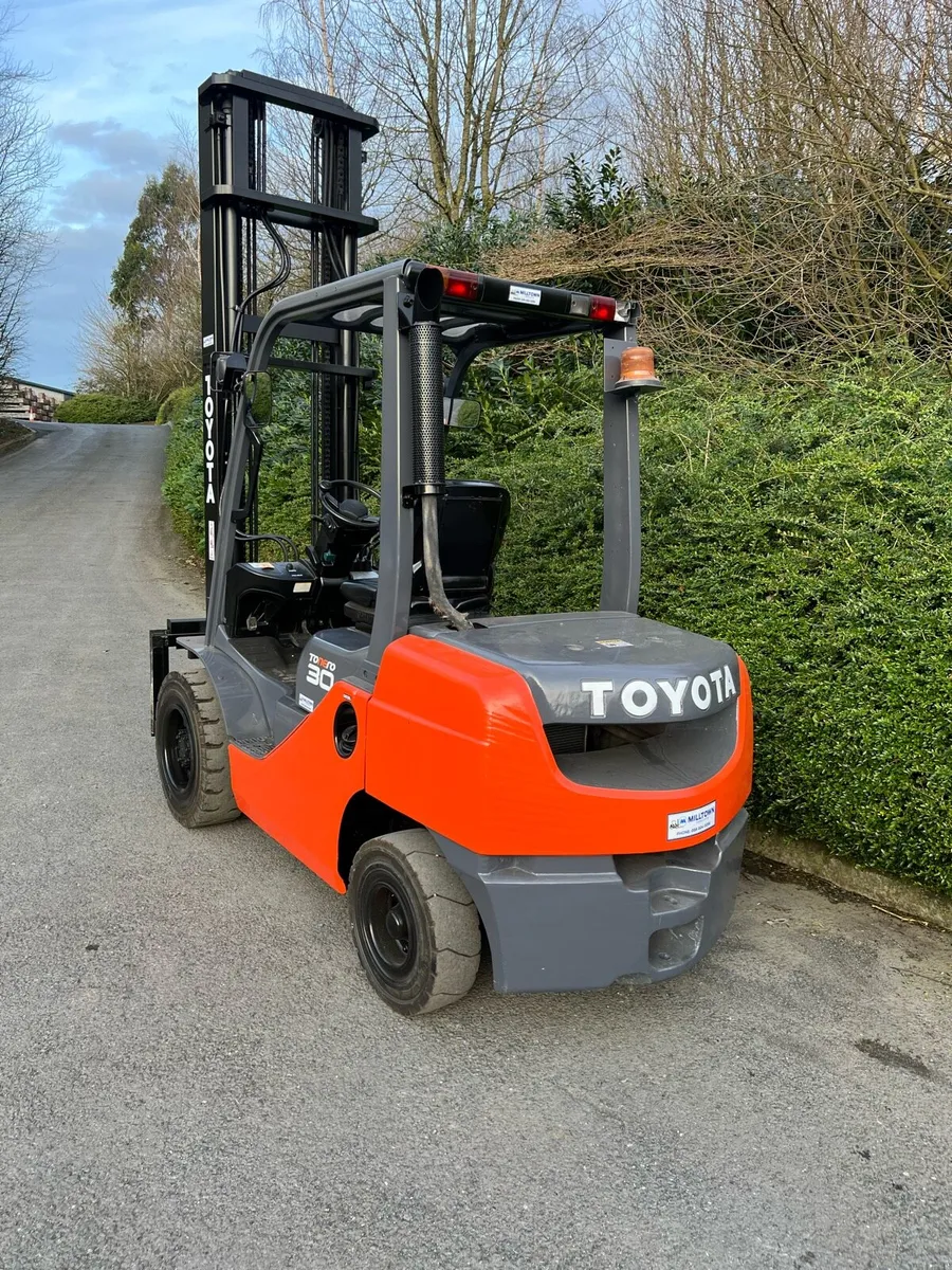 Forklift - Image 2