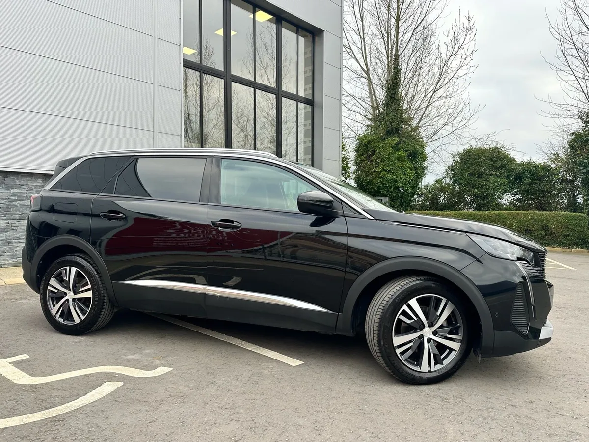 Peugeot 5008 1.2 PureTech Allure Premium 2022 - Image 2