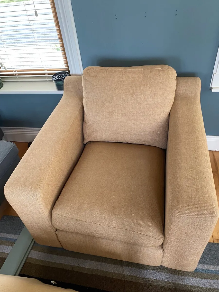 Couch - Image 4