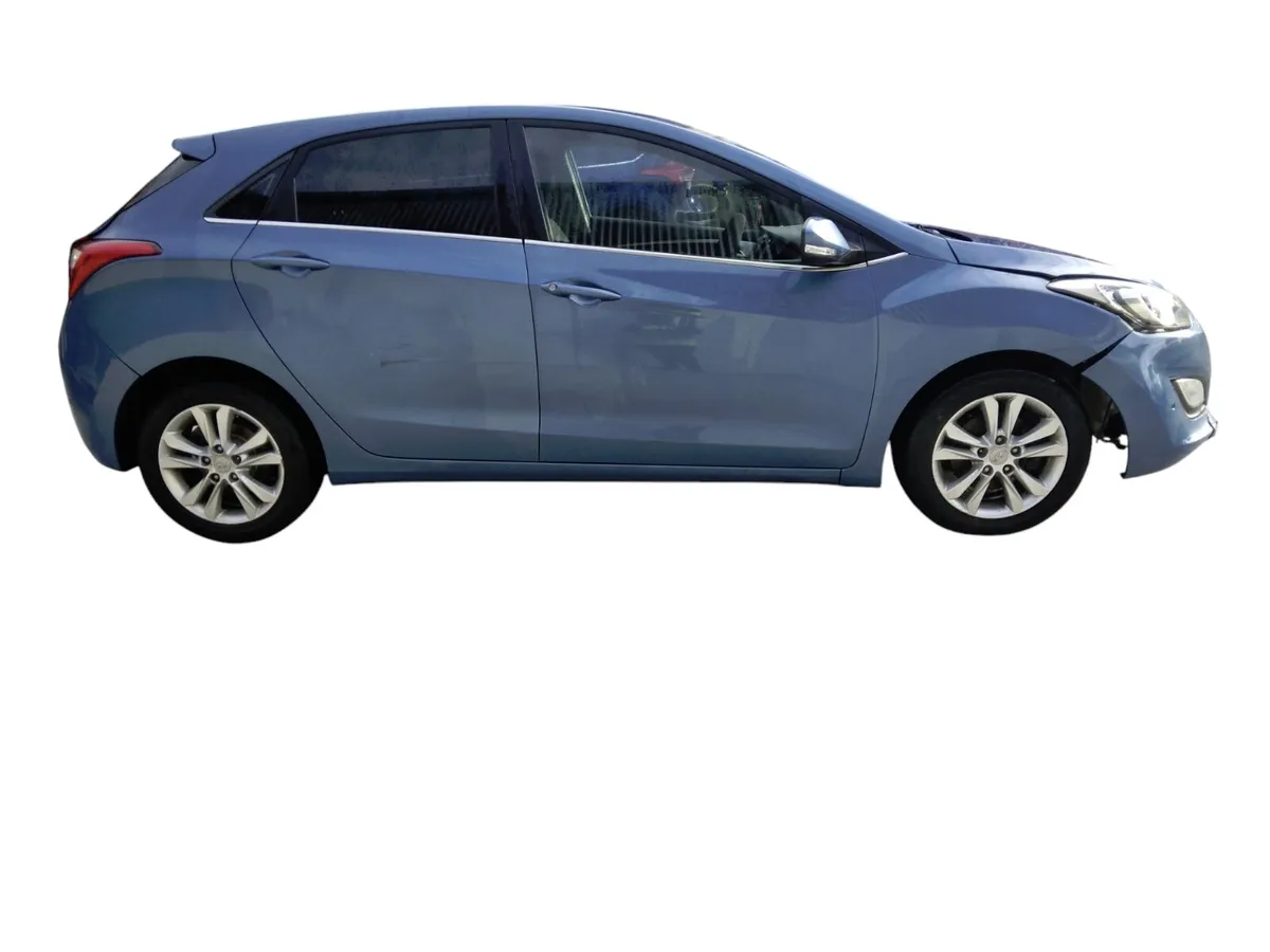 2013 HYUNDAI I30 Breaking/Dismantling - Image 2