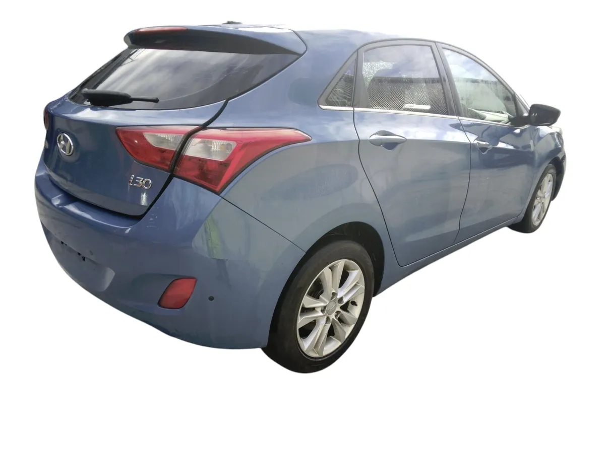 2013 HYUNDAI I30 Breaking/Dismantling - Image 3
