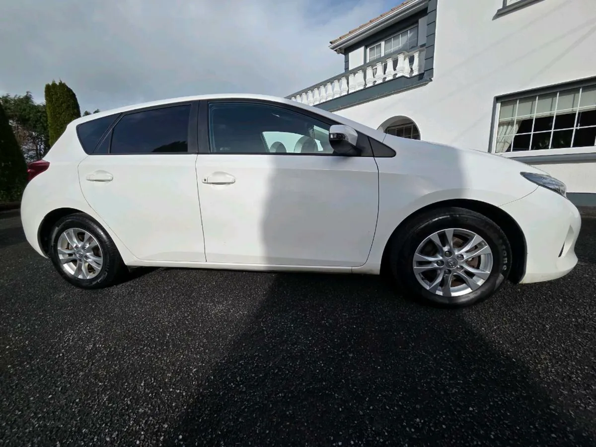 Toyota Auris Van - Image 2