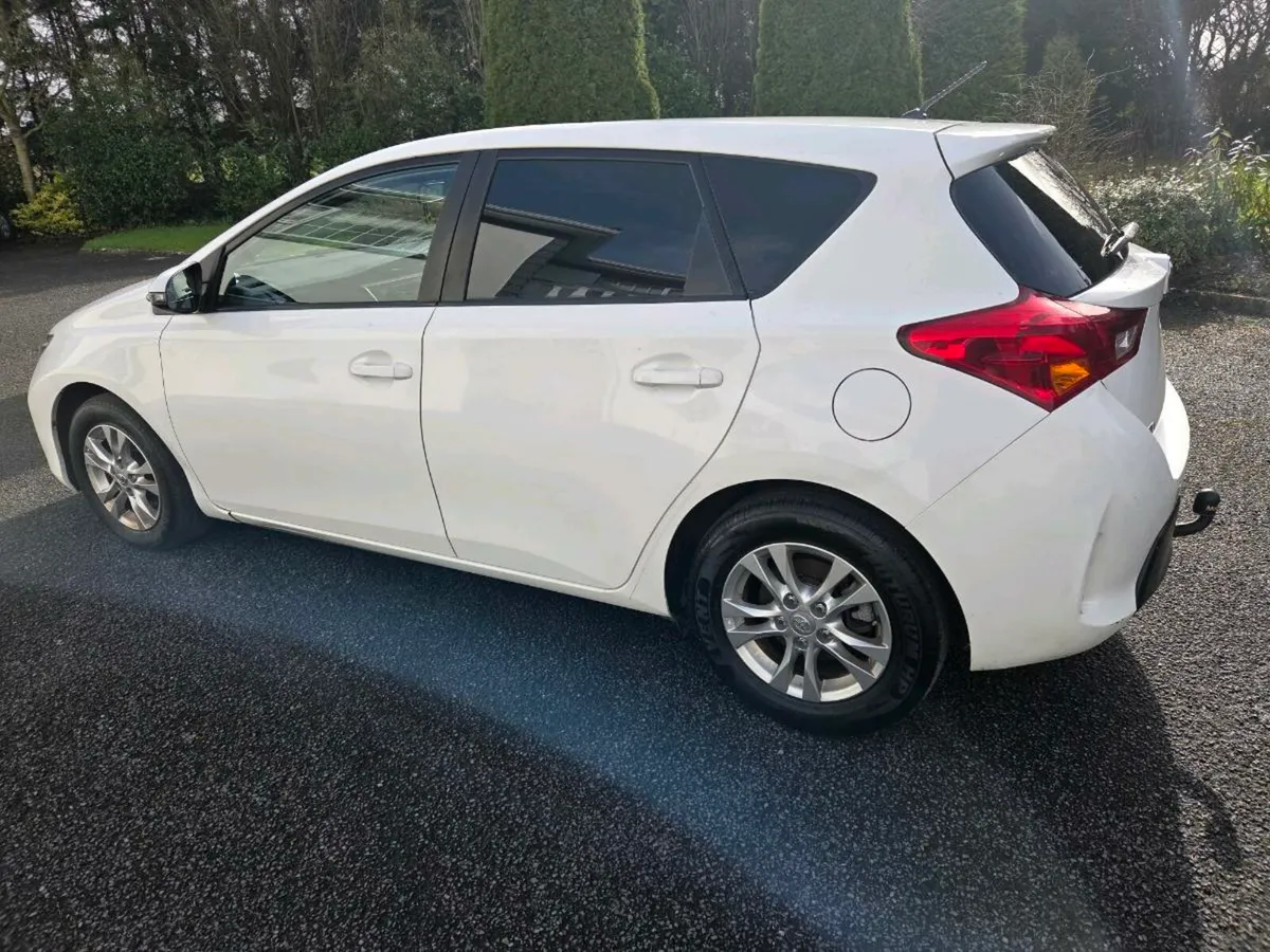 Toyota Auris Van - Image 3