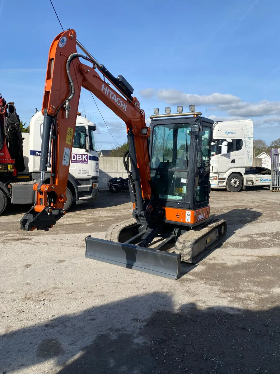 2023 Hitachi 38U - Image 4