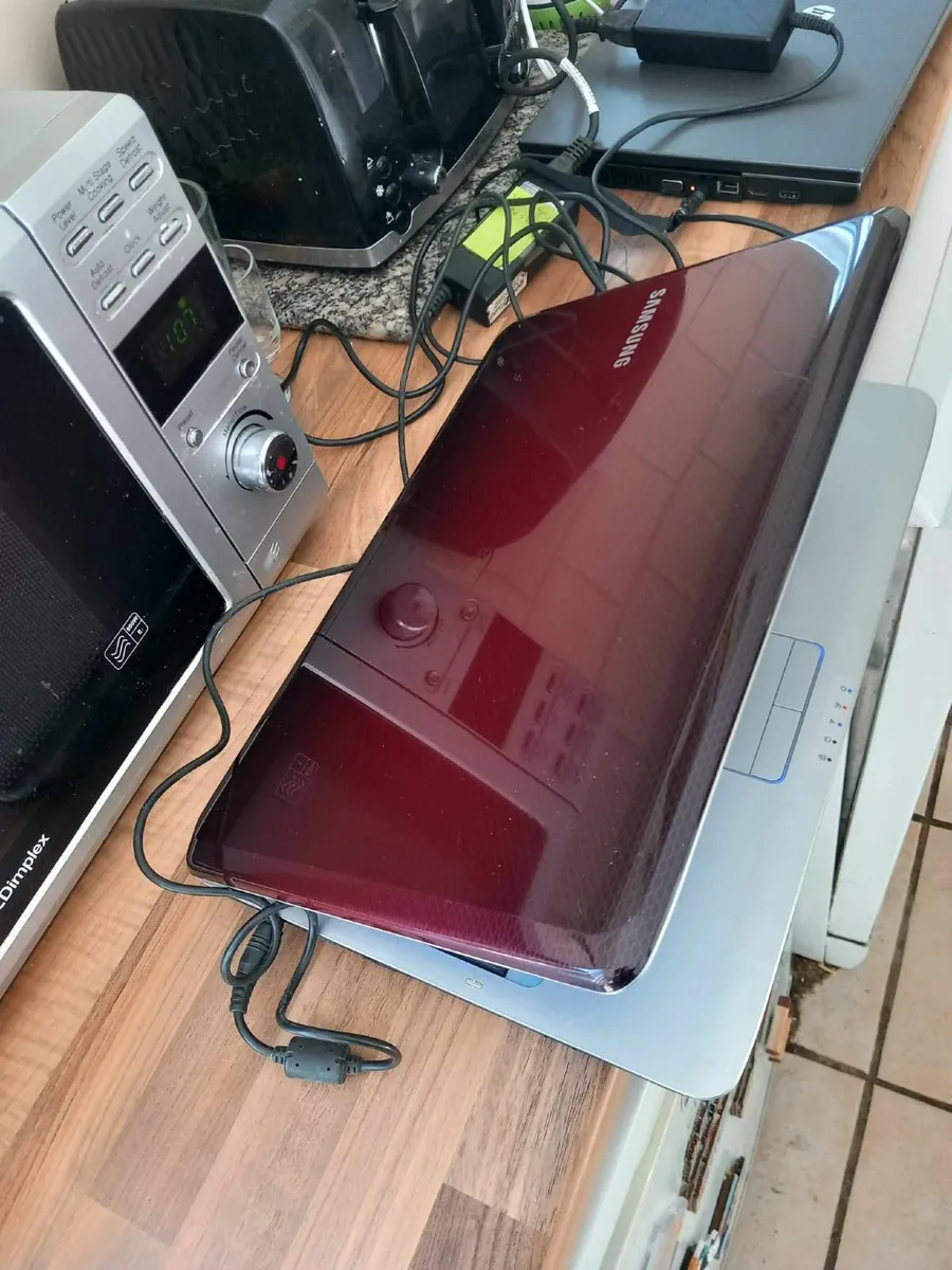 Samsung RV530 laptop - Image 2