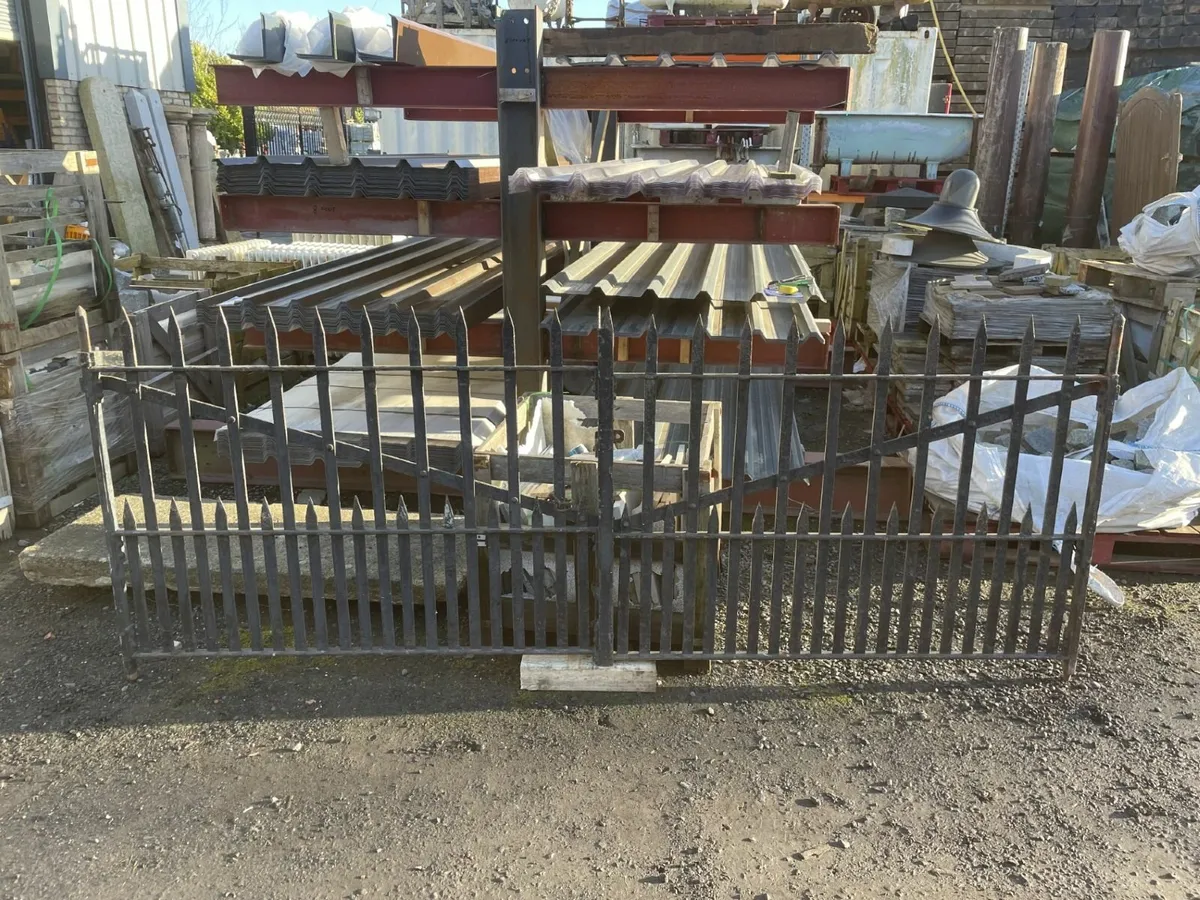Rose Garden Gates Anglesea Stand RDS - Image 2