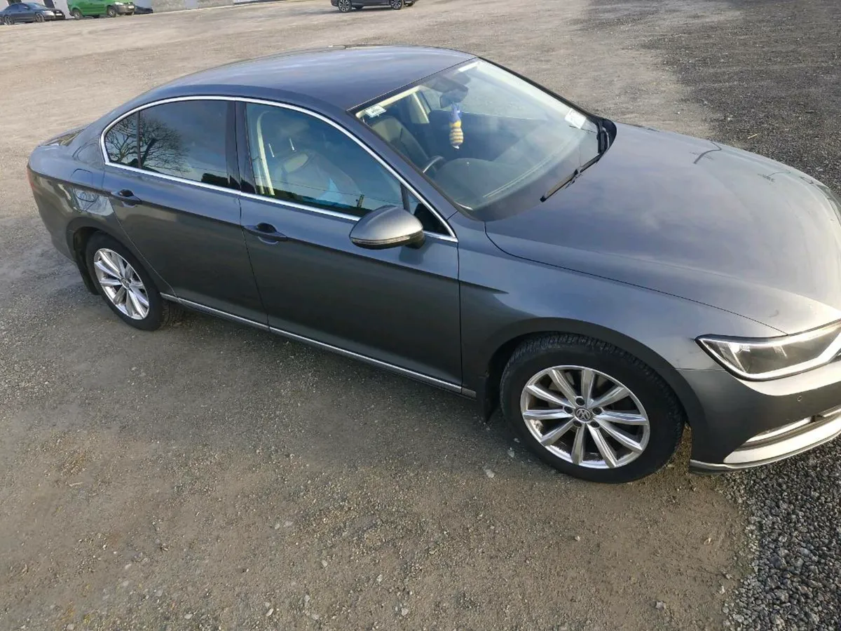 VW Passat 1.6 Highline - Image 1