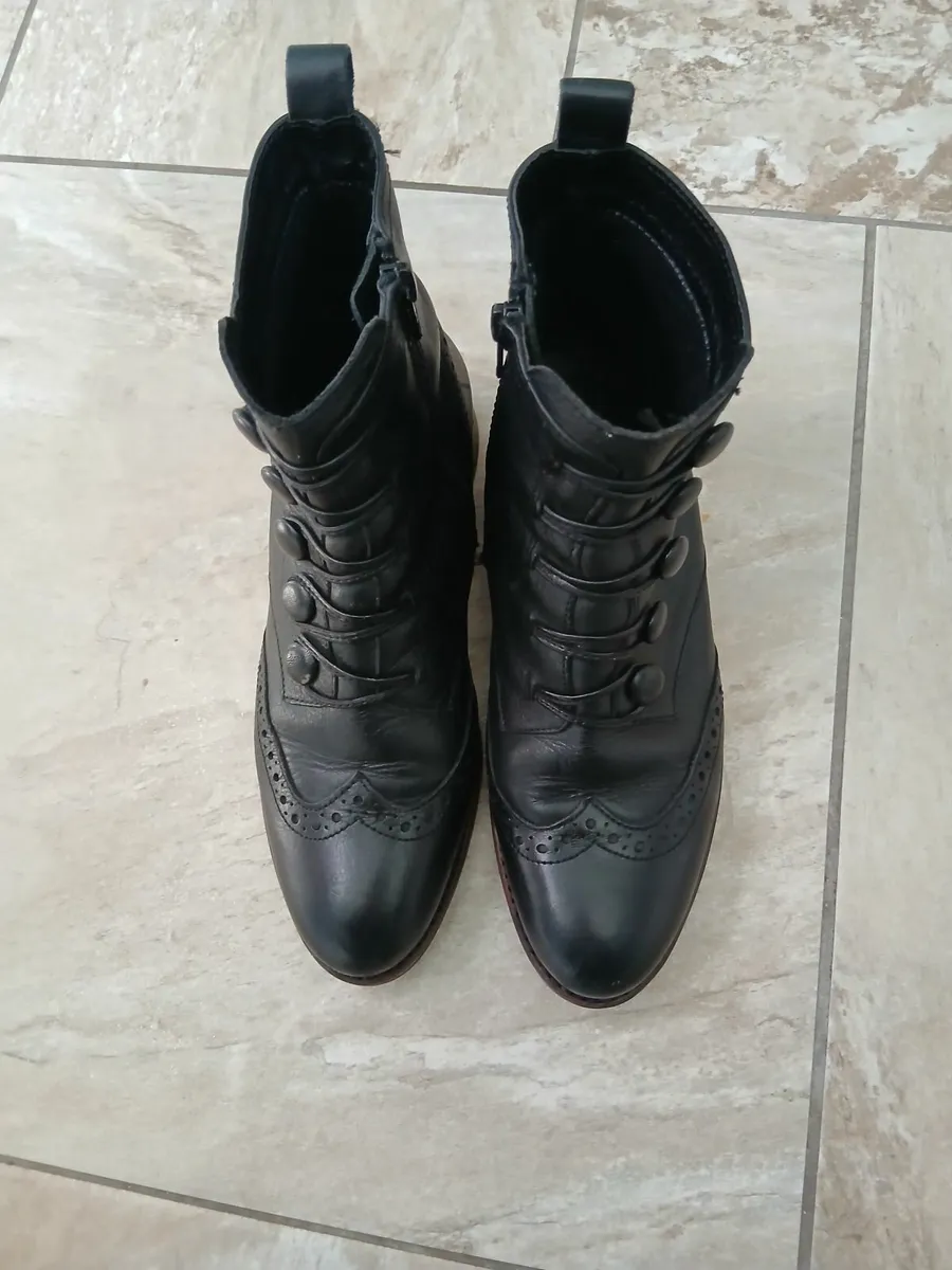Boots - Image 2