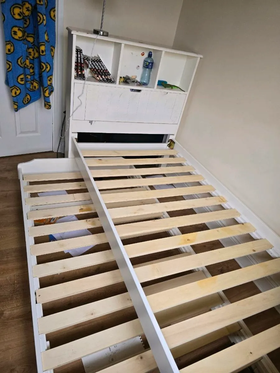 Bed - Image 1