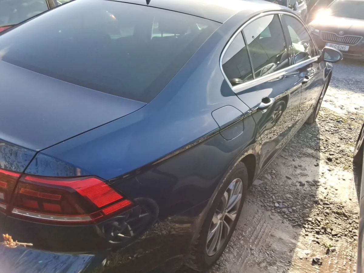 Volkswagen Passat Business 2.0 Tdi Manual 6speed - Image 3