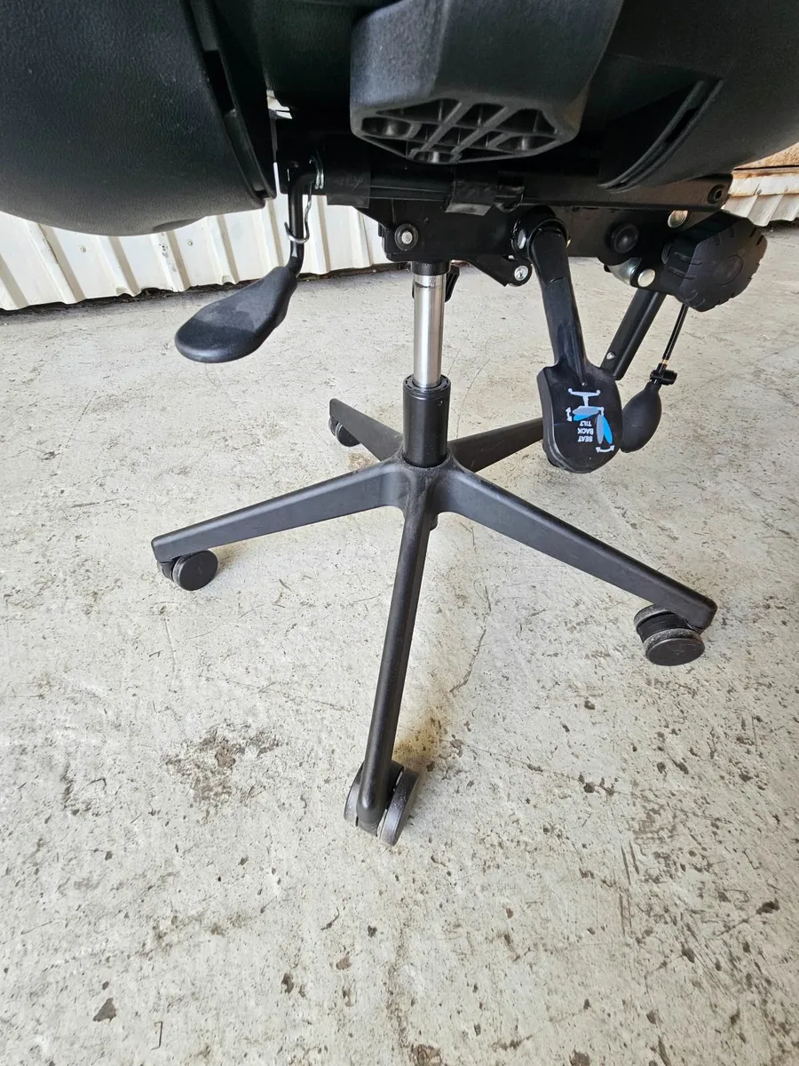 Office Chair - Image 4