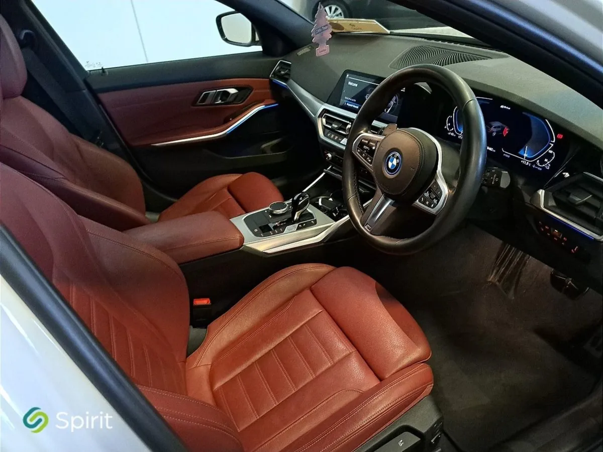 BMW 3 Series 330e Touring M Sport  M Sport Stylin - Image 4