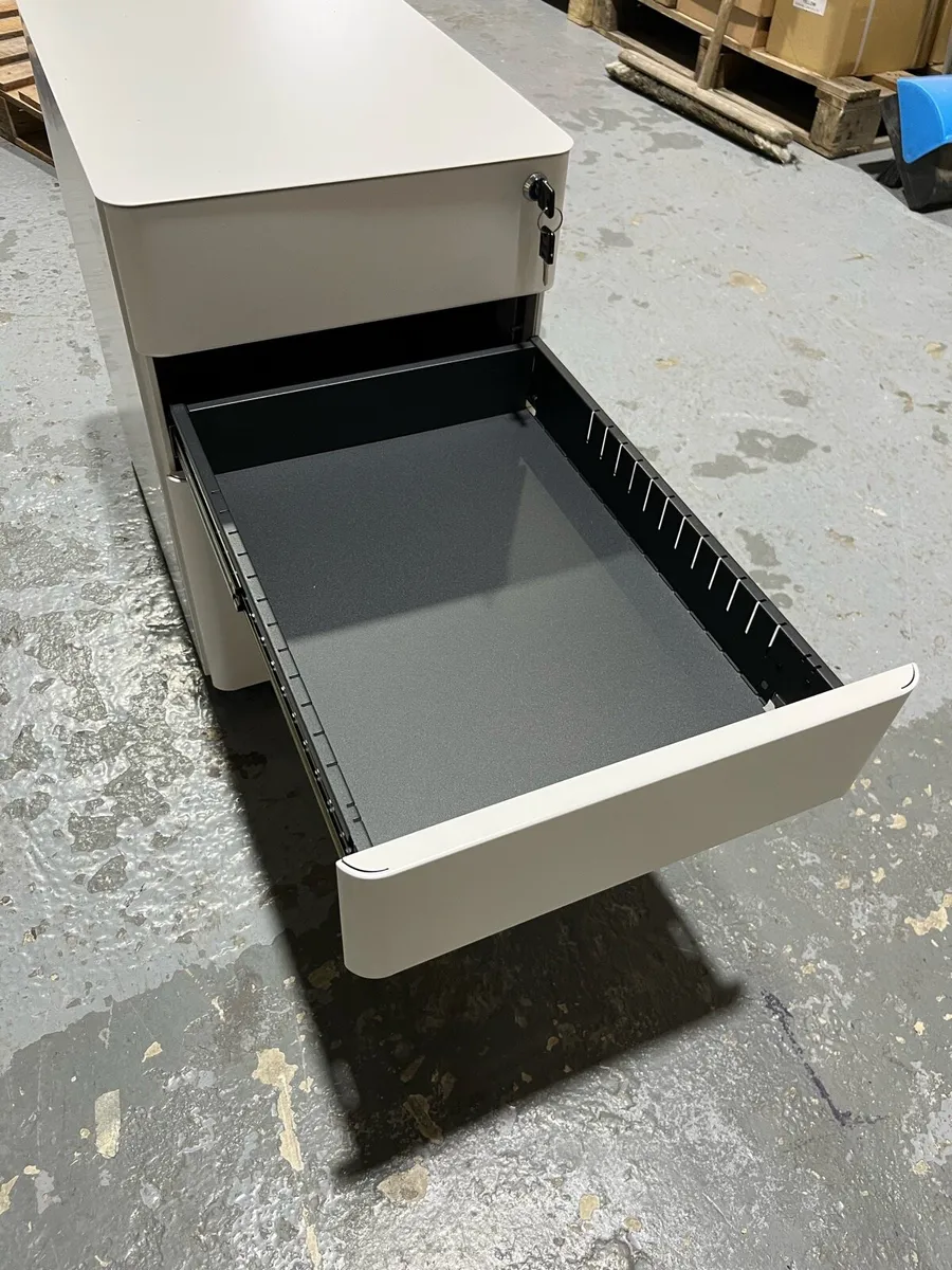 Steel Pedestal - Image 3