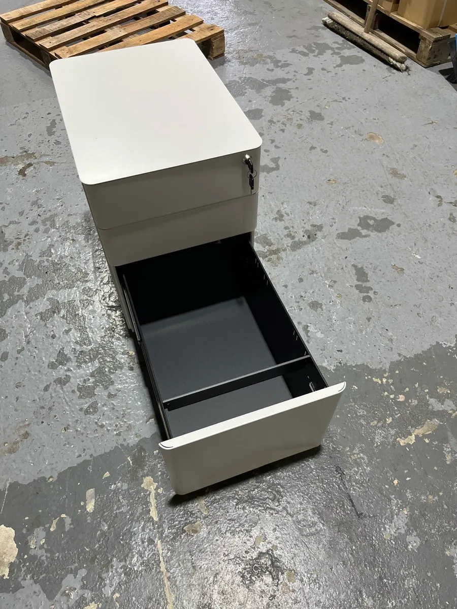 Steel Pedestal - Image 4