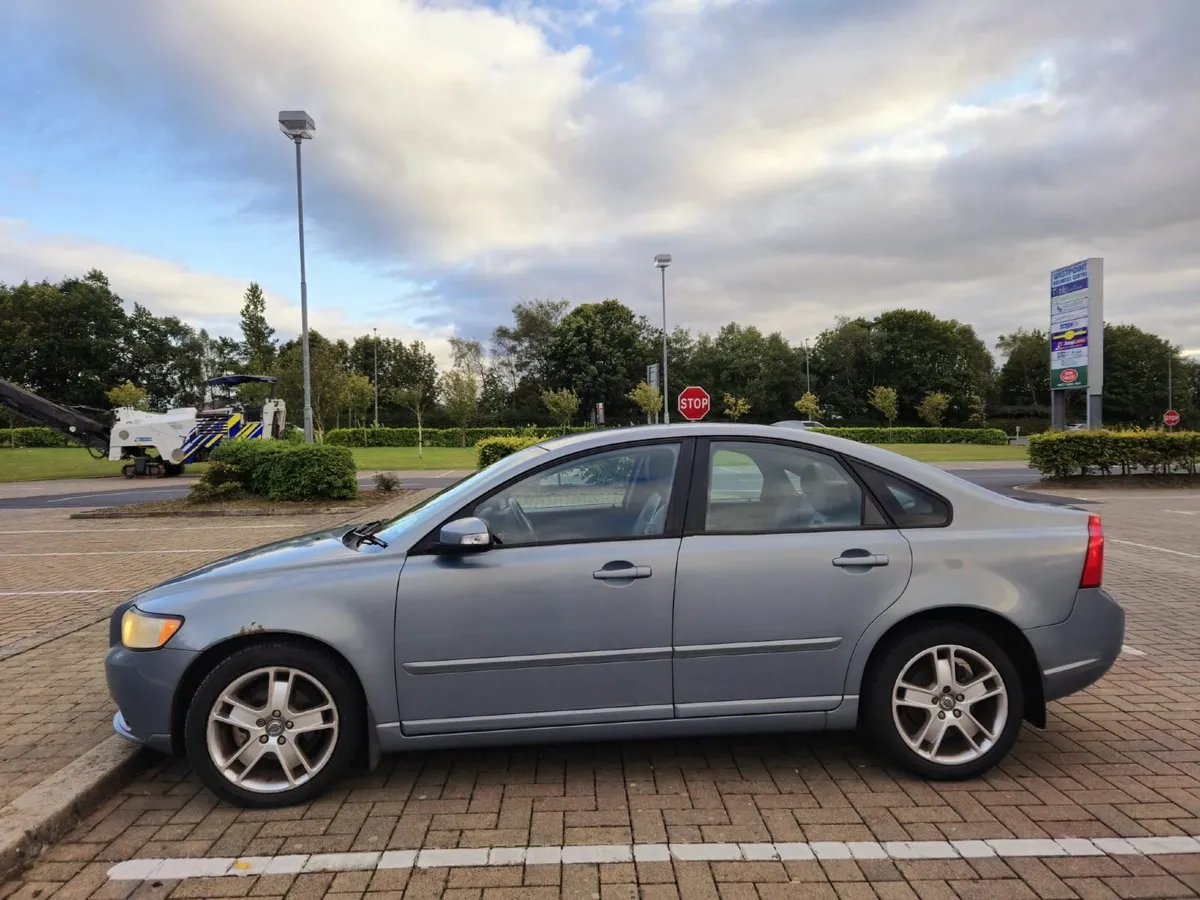 Blue Volvo S40 1.8F - Image 2