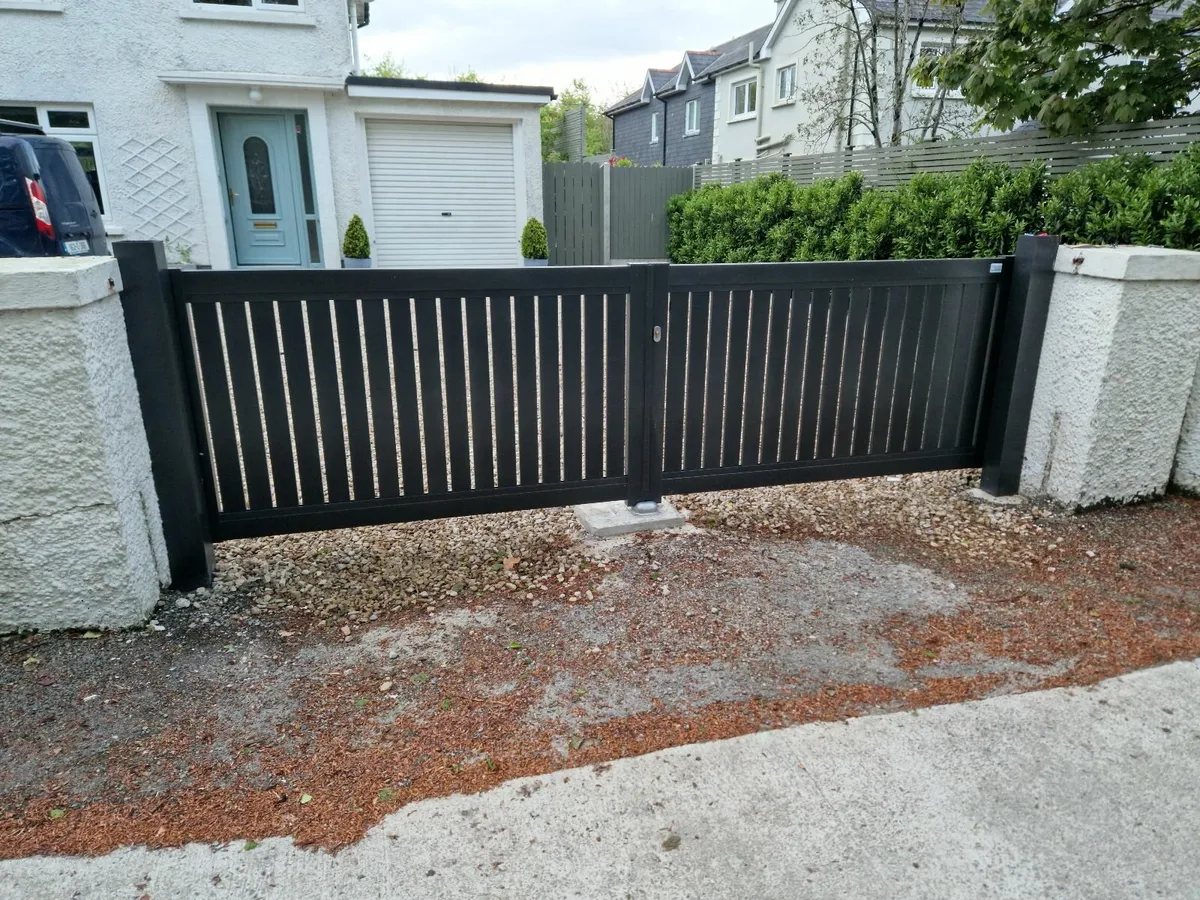 Aluminium Gates Fencing - Image 1