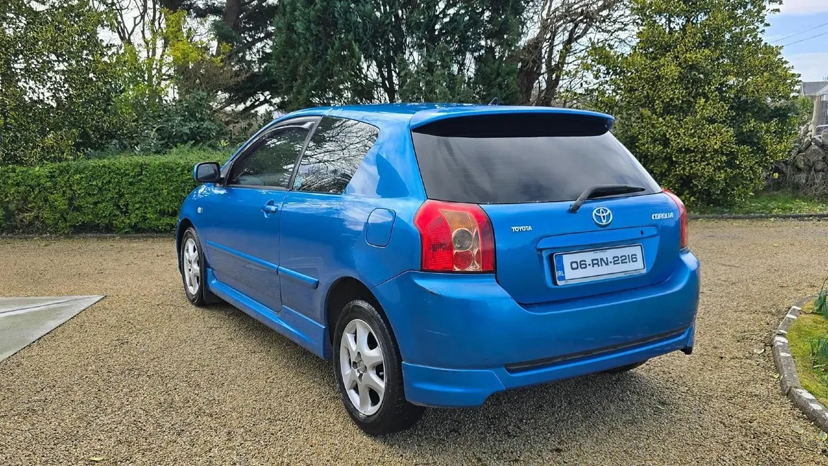 Toyota Corolla BREAKING / PARTS - Image 4