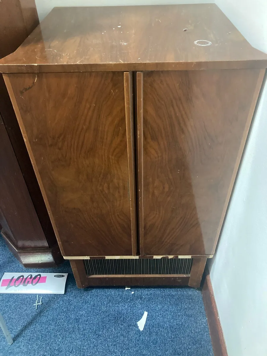 1950s walnut radio cabinet - Image 1