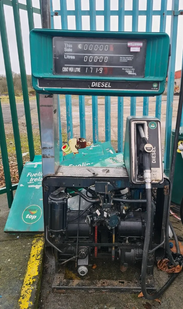 4 Used Petrol/Diesel Pumps. 4 hose and 2 hose - Image 2