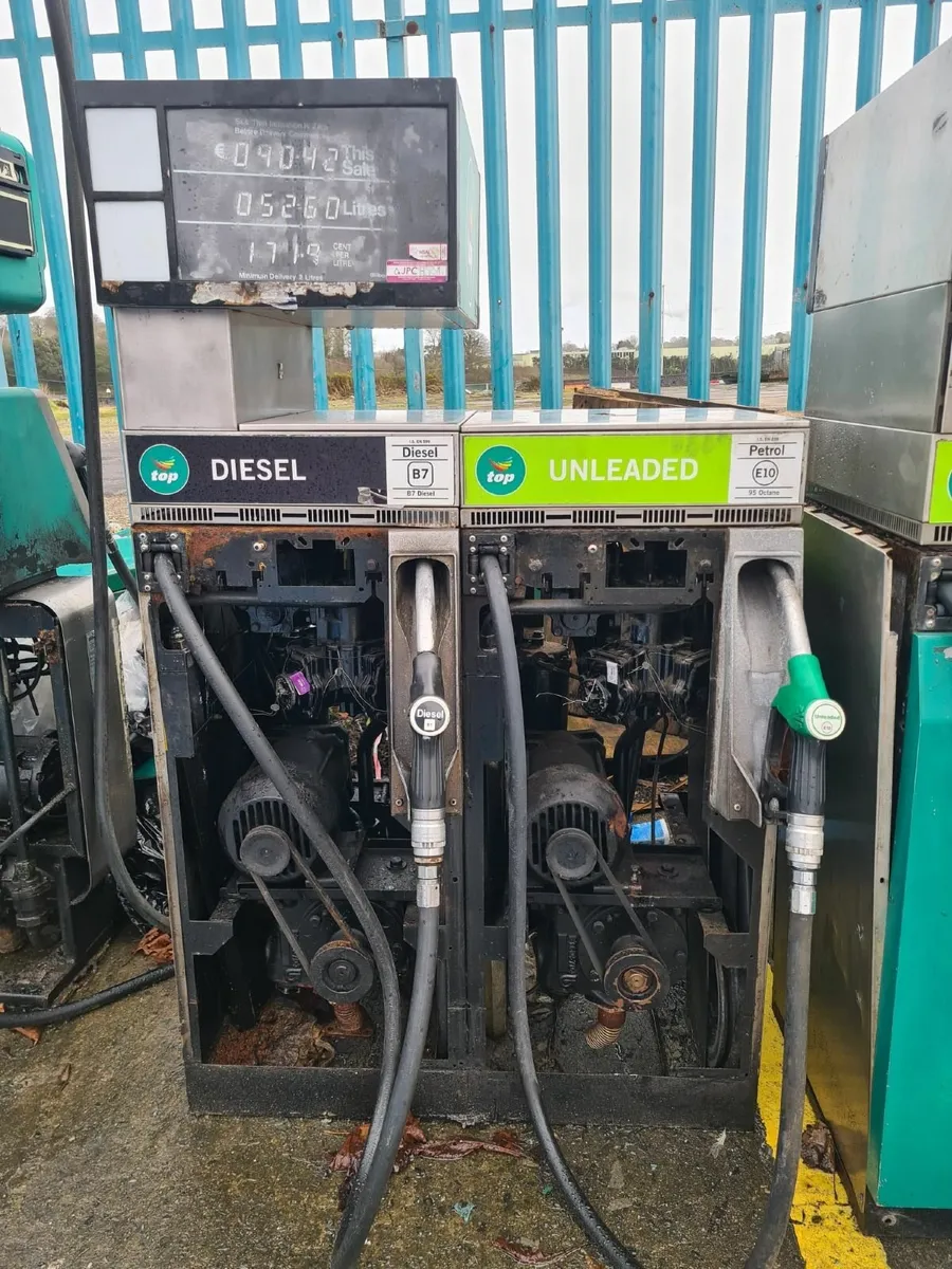 4 Used Petrol/Diesel Pumps. 4 hose and 2 hose - Image 4
