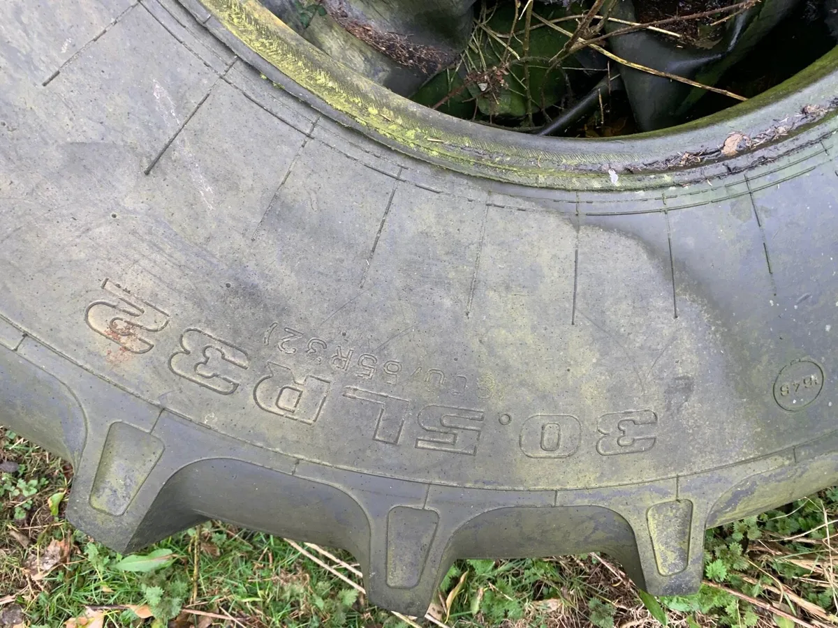 Tanker tyre 30.5 r 32 - Image 1