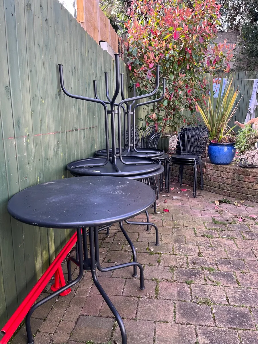 Outdoor furniture - Image 1