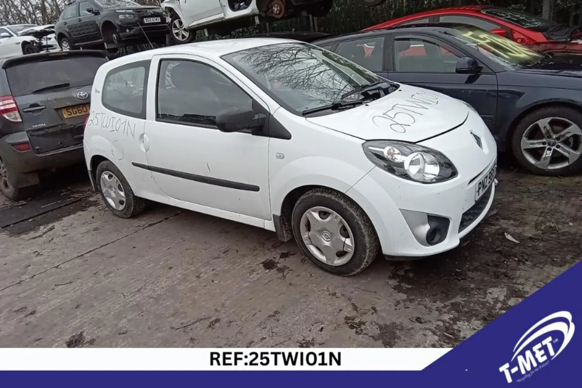 2011 RENAULT TWINGO BREAKING FOR PARTS - Image 1